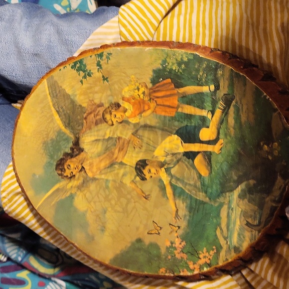 Antique vintage pine disc plaque of The Guardian Angel - Picture 2 of 4